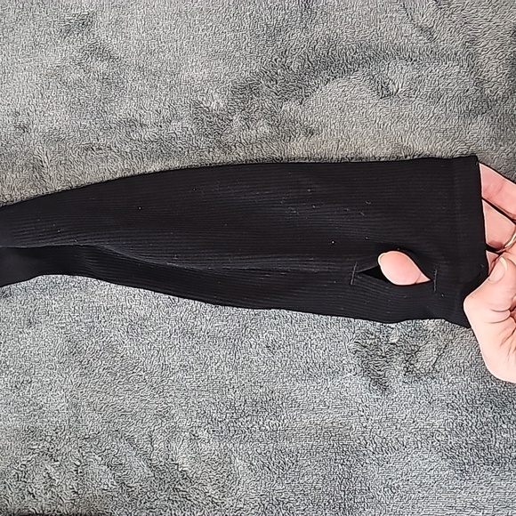 EUC Free People Movement black crop long sleeve workout top size M/L - Picture 6 of 6